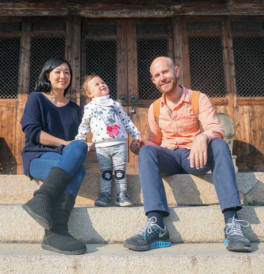 The two co-founders of Orient Mama with their daughter Zoé